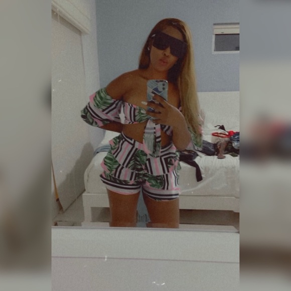 Floral Crop Top & Shorts Set - Picture 5 of 13